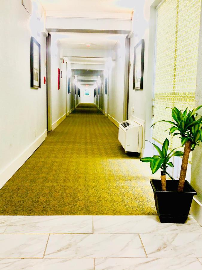 Montgomery Inn & Suites Extérieur photo