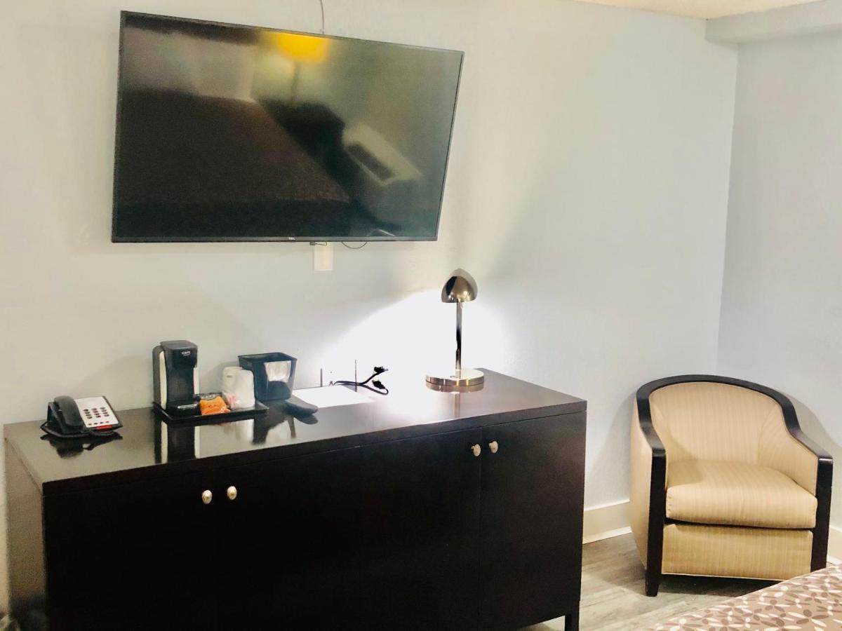 Montgomery Inn & Suites Extérieur photo