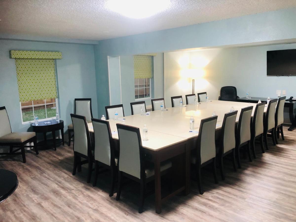 Montgomery Inn & Suites Extérieur photo