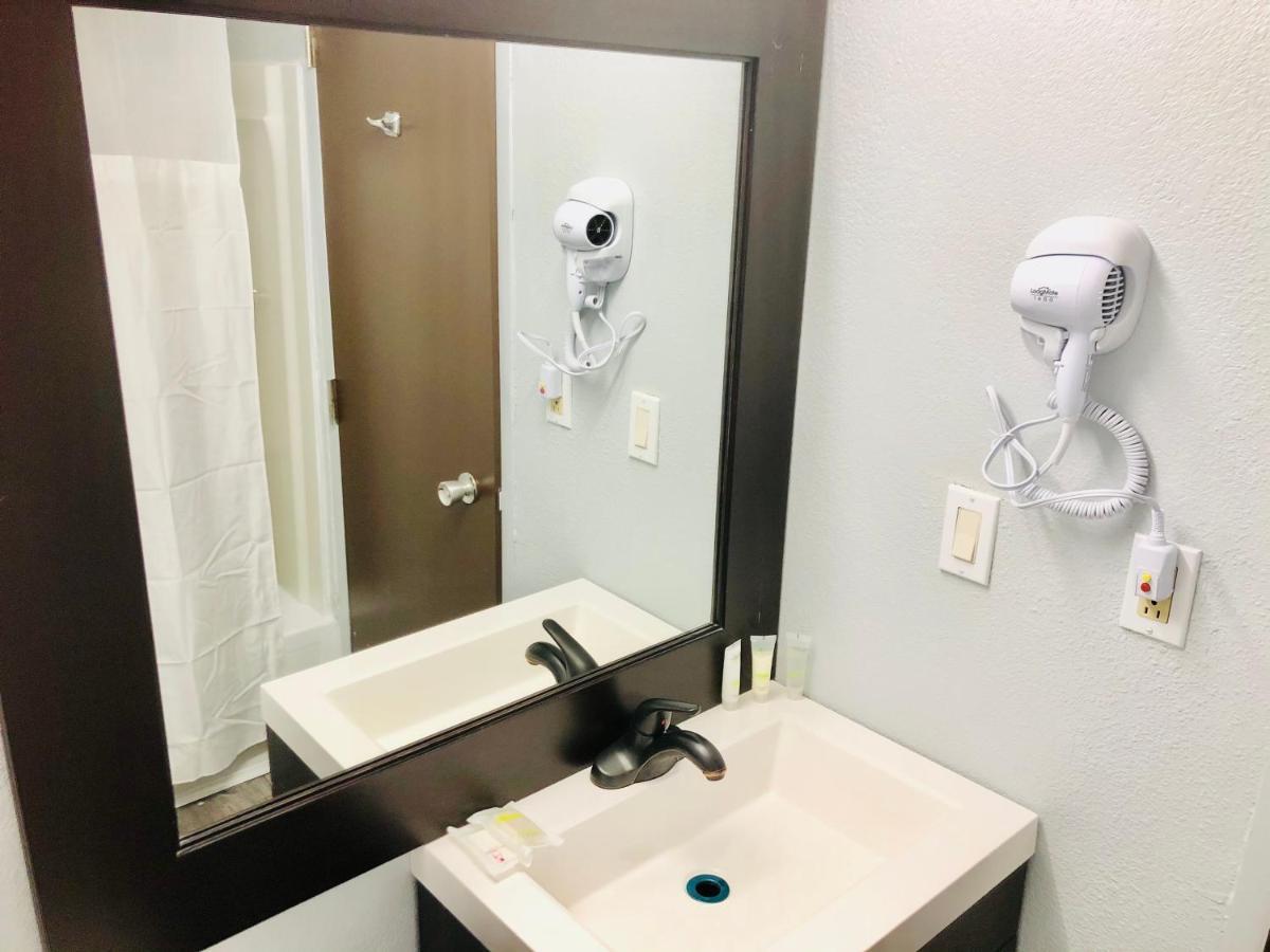 Montgomery Inn & Suites Extérieur photo