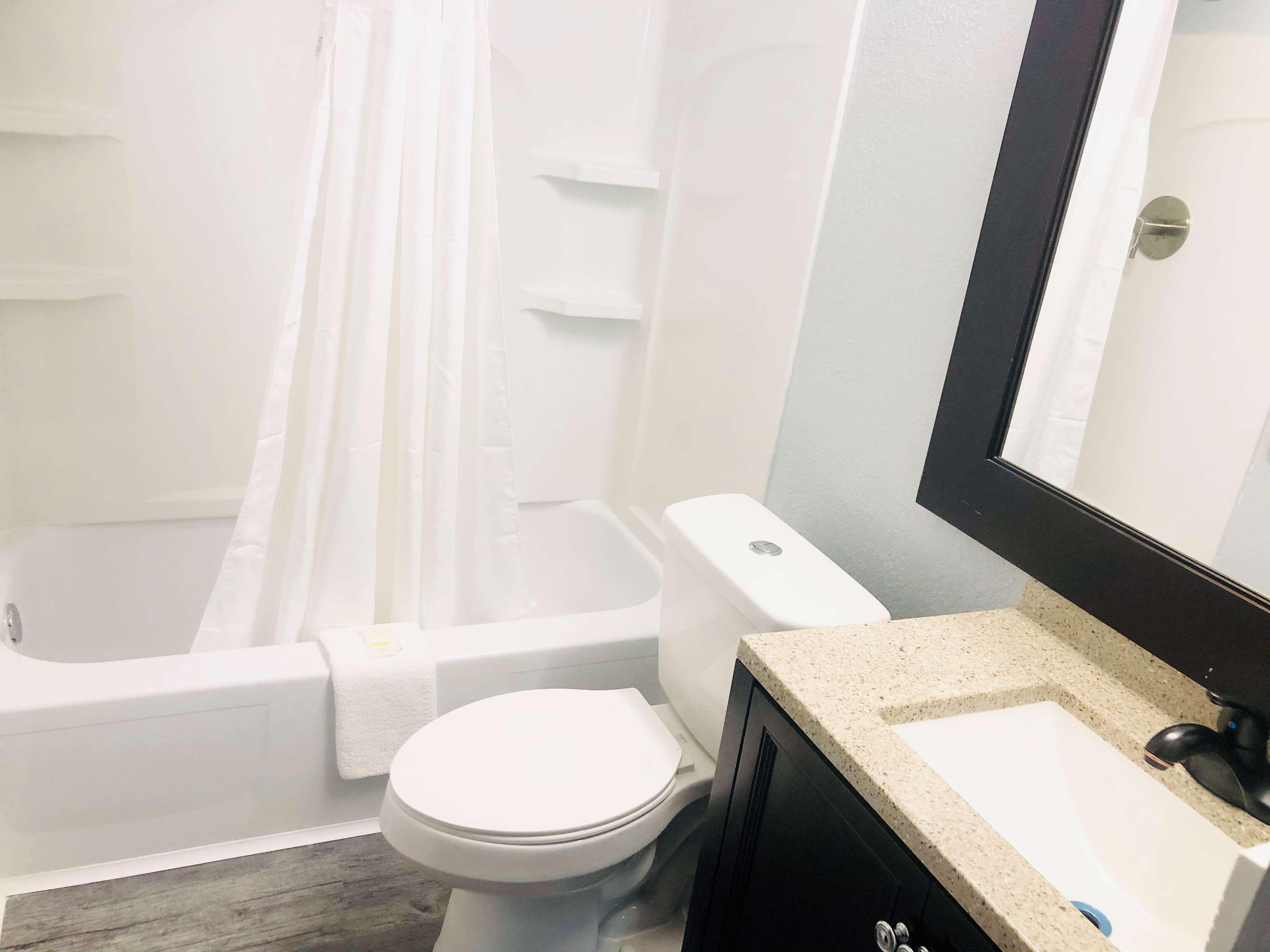 Montgomery Inn & Suites Extérieur photo