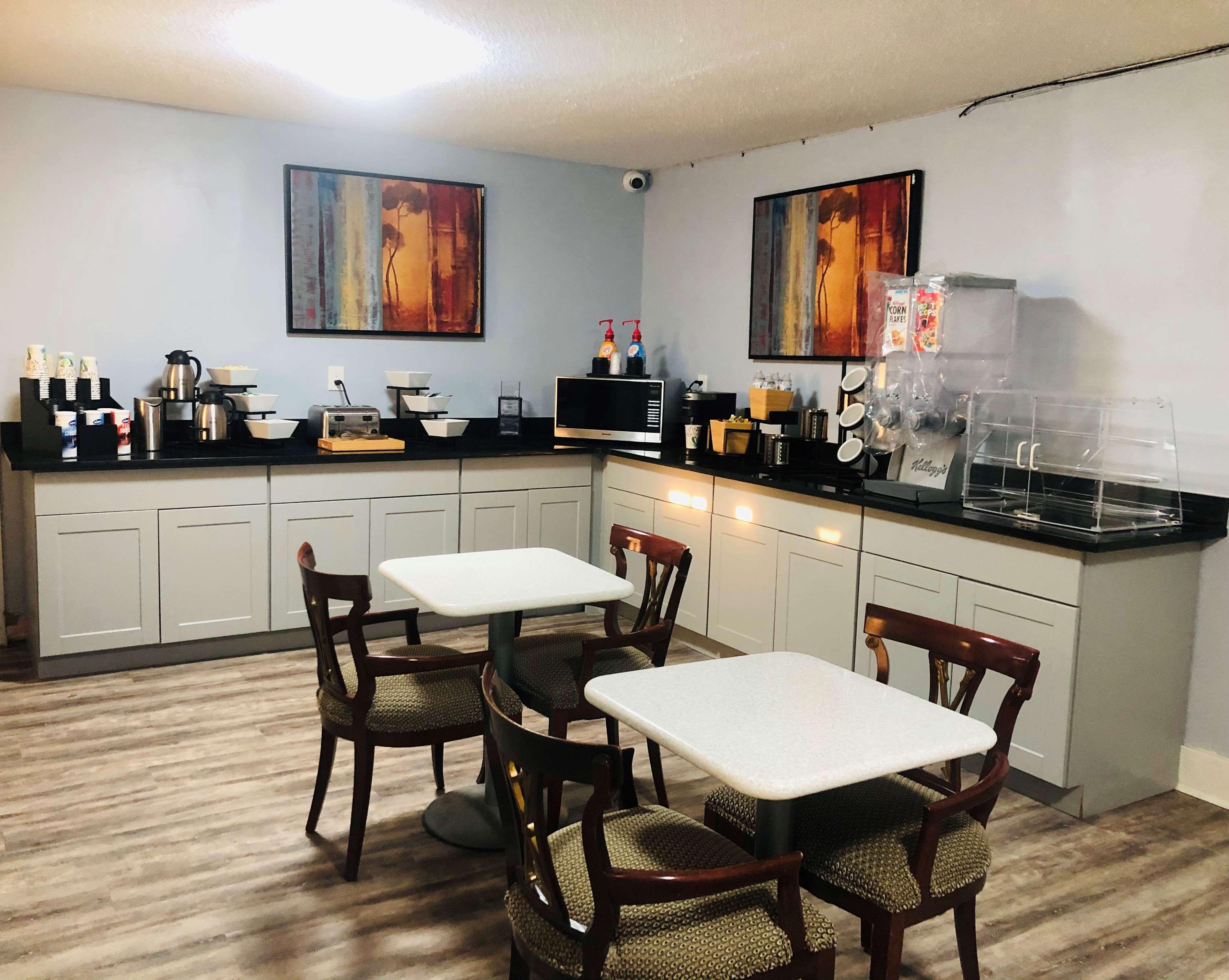 Montgomery Inn & Suites Extérieur photo