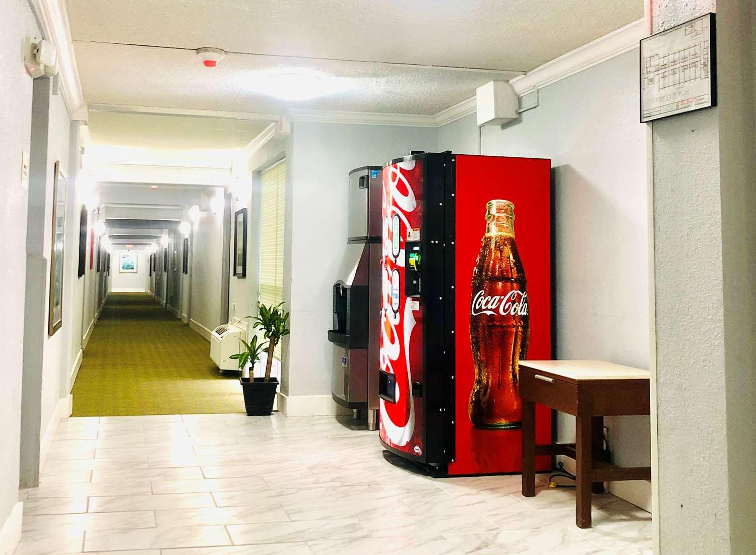 Montgomery Inn & Suites Extérieur photo