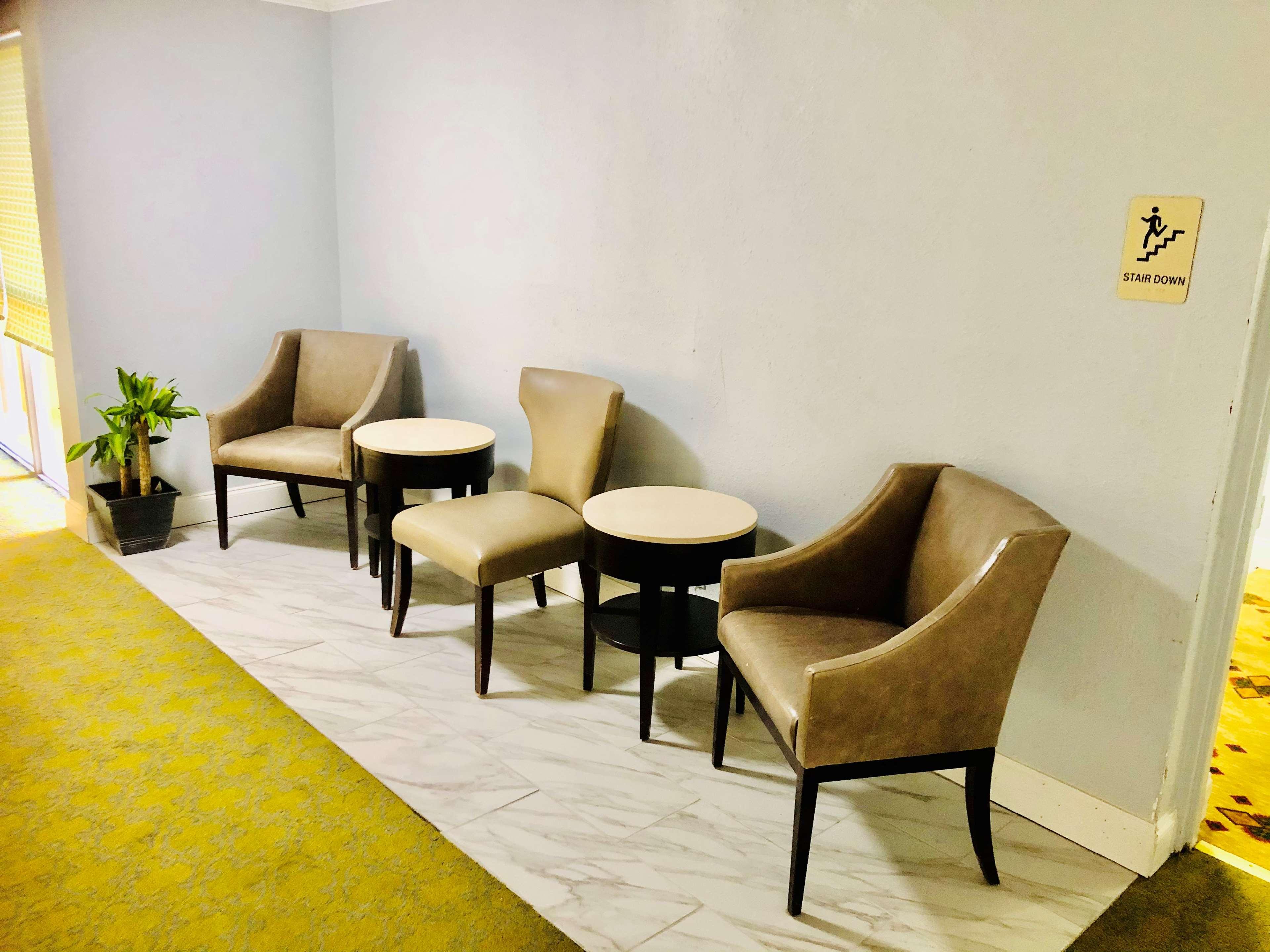 Montgomery Inn & Suites Extérieur photo